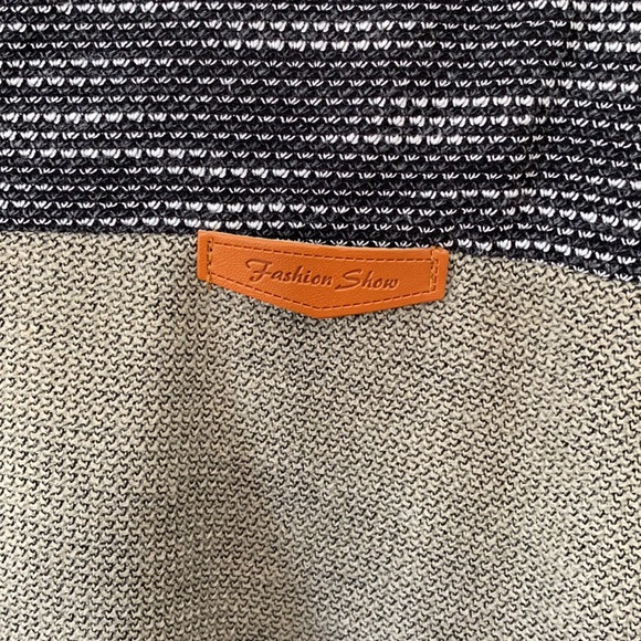 Fashion Show long sleeve henly - Picture 3 of 3